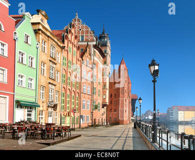 Morgen am Ufer von der alten Hafenstadt Danzig (Gdansk). Stockfoto