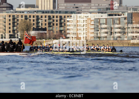 London, UK. 10. Dezember 2014. Die Regatta Testversion VIIIs. Oxford University Boat Club Studien. Die Besatzungen in Aktion - "Pro Terram" Boot Besatzung rechts (Bug Cox): Charles Thurston, Will Geffen, James White, James Cook, James Stephenson, James O'Connor, Sam O'Connor, Constantine Louloudis, William Hakim - "Pro Mare" Bootscrew links (Bug Cox): Jorgen Tveit, David Grant, Joshua Bugajski, Henry Goodier, James Berg, Morgan Gerlak, Michael Disanto, Iain Mandale, Sam Collier Credit : Aktion Plus Sport/Alamy Live-Nachrichten Stockfoto