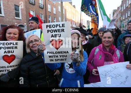 Dublin, Irland. 10. Dezember 2014. Bild aus einer großen Anti-Wassergebühren Protest im Stadtzentrum von Dublin. Tausende von Menschen nehmen an den Right2Water Marsch durch die irische Hauptstadt Teil. Bildnachweis: Brendan Donnelly/Alamy Live-Nachrichten Stockfoto