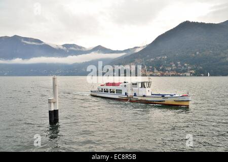 Motrasio (Como), Blick auf Motorboot Alcione andocken Stockfoto