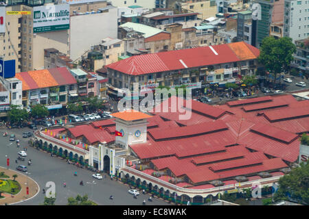 Luftaufnahme des Ben Thanh Market in Ho-Chi-Minh-Stadt aus der Bitexco Financial Tower, Vietnam. Stockfoto