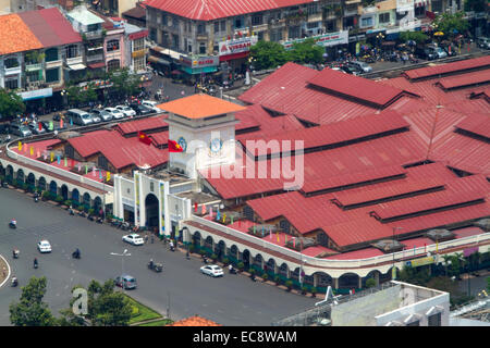 Luftaufnahme des Ben Thanh Market in Ho-Chi-Minh-Stadt aus der Bitexco Financial Tower, Vietnam. Stockfoto