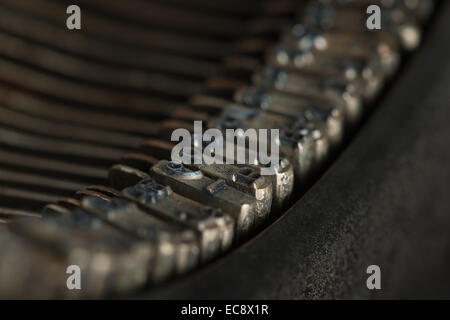 Underwood alte altmodische Vintage retro-Reiseschreibmaschine antiken manuelle Massenkommunikation für Buchstaben blockiert Brief am arm Stockfoto