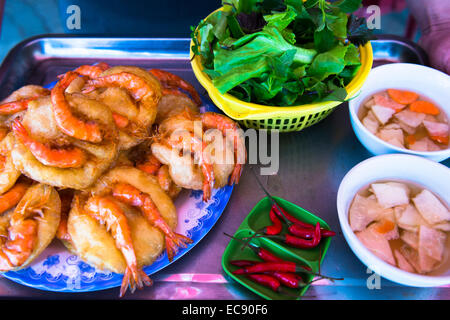 Banh Tom - vietnamesische Garnelen Kuchen am Westsee Hanois. Stockfoto