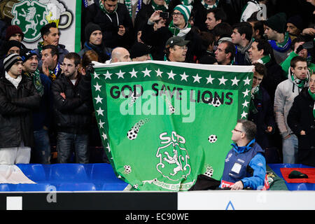 London, UK. 10. Dezember 2014. Champions League Gruppenphase. Chelsea gegen Sporting Lissabon. Sporting Lissabon-fans Credit: Action Plus Sport/Alamy Live News Stockfoto