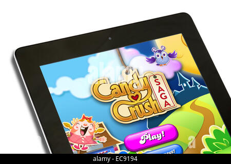 Das beliebte Spiel Candy Crush Saga, gespielt auf einem Apple iPad Stockfoto