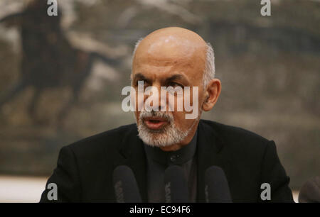 Kabul, Afghanistan. 10. Dezember 2014. Afghanische Präsident Ashraf Ghani spricht während einer Pressekonferenz in Kabul, Afghanistan, 10. Dezember 2014. © Rahmin/Xinhua/Alamy Live-Nachrichten Stockfoto