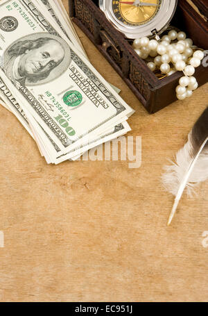 Feder und Dollar auf alten fashiioned Stockfoto