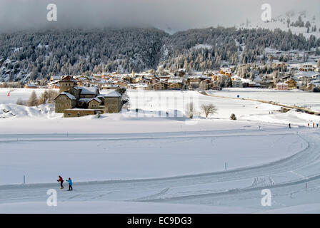 Mist da Sass Burg in ein Winter-Landschaft, Silvaplana, Silvaplanersee Stockfoto