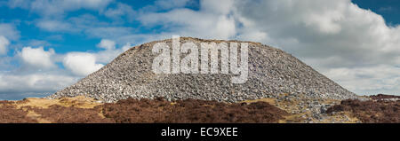 Der gigantische Cairn auf Knocknarea, County Sligo, Irland, soll die Grabstätte von der legendären Queen Maeve von Connaught Stockfoto