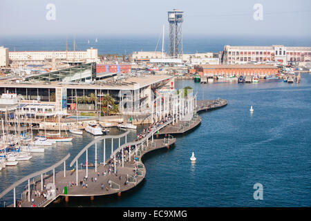 Rambla de Mar Gehweg und Einkaufszentrum Maremagnum in Port Vell, Barcelona, Katalonien, Spanien. Stockfoto