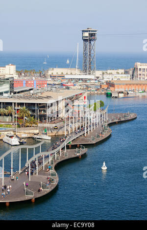 Rambla de Mar Gehweg und Einkaufszentrum Maremagnum in Port Vell, Barcelona, Katalonien, Spanien. Stockfoto