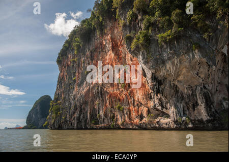 Kalksteinfelsen in der Phang Nga Bucht Stockfoto