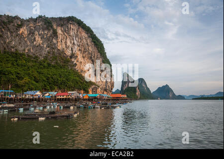 Koh Panyee muslimischen Fischfang in der Bucht von Phang Nga, Thailand Stockfoto