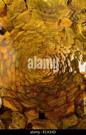 Der Nuraghe Santu Ballantine aus der Bronzezeit, Gewölbe, Torralba, Provinz Sassari, Sardinien, Italien Stockfoto