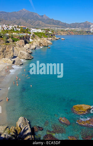 Playa Calahonda, Blick vom Balcon de Europa, Nerja, Costa del Sol, Provinz Malaga, Andalusien, Spanien, Europa Stockfoto