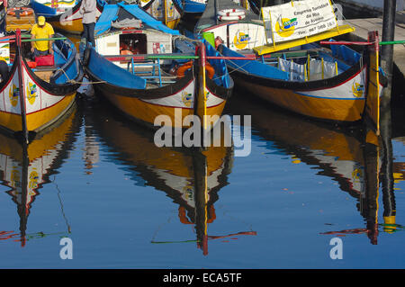 Traditionelle Boote "Moliceiros", Kanal Central, Aveiro, Beiras Region, Portugal, Europa Stockfoto