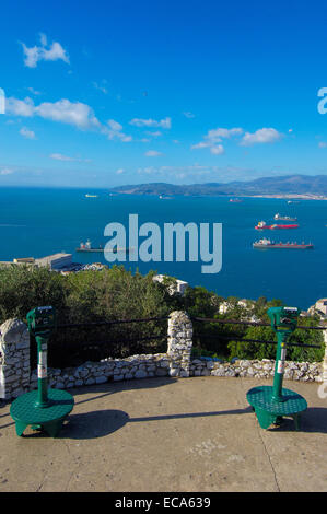 Gibraltar-Stadt mit der Bucht von Algeciras, Spanien, am Rücken, Gibraltar, Britische überseegegend, Iberische Halbinsel, Europa Stockfoto