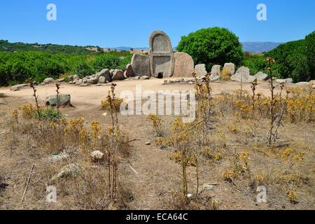 Front mit Portal Rock, Giants Grab S'Ena ' e Thomes, Bronzezeit, Bonnanaro-Kultur in Dorgali, Provinz Nuoro Stockfoto