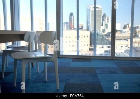 London-Ansichten aus der Shard - Walkie Talkie (20 Fenchurch Street), Gurke (1 St Mary Axe) und NatWest Tower (Tower 42) sichtbar Stockfoto