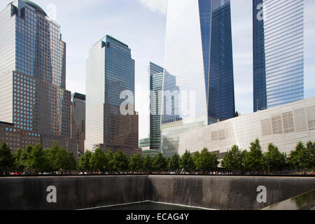 National September 11 Memorial und one World Trade Centers und Wolkenkratzer, Bankenviertel, Manhattan, New York, Usa, Amerika Stockfoto