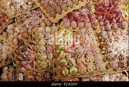 Weihnachten handbemalte Eier auf Anzeige an "Weihnachten in Salzburg "shop in Salzburg, Österreich. Stockfoto