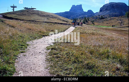 Blick auf Monte Castello Höhepunkt während Trekking, Nuvolau vom Passo Falzarego Stockfoto