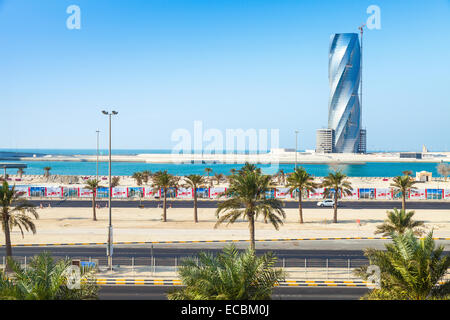 Manama, Bahrain - 21. November 2014: Stadt-Landschaft mit United Tower im Bau in Manama Stadt, Hauptstadt des Königreichs Bahrain Stockfoto