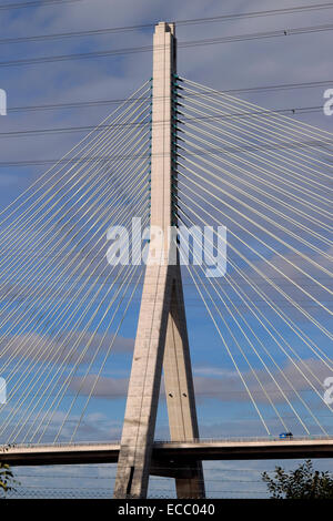 Die Flintshire Bridge, A548, überspannt die Dee Mündung und verbindet den Connah’s Quay mit dem südlichen Ende der Wirral-Halbinsel in Nordwales Stockfoto