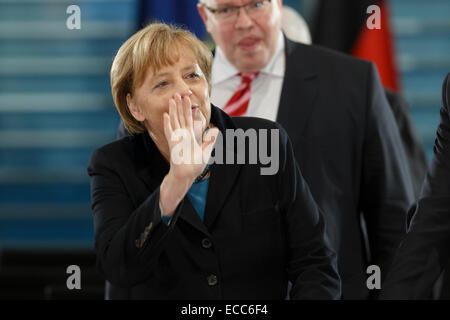 Berlin, Deutschland. 11. Dezember 2014. Treffen von Angela Merkel mit den Ministerpräsidenten der deutschen Bundesländer im Bundeskanzleramt am Dezember 11, 2014 in Berlin, Deutschland. / Foto: Bundeskanzlerin Angela Merkel (CDU), vor dem Meeting starten. Bildnachweis: Reynaldo Chaib Paganelli/Alamy Live-Nachrichten Stockfoto