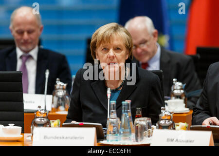 Berlin, Deutschland. 11. Dezember 2014. Treffen von Angela Merkel mit den Ministerpräsidenten der deutschen Bundesländer im Bundeskanzleramt am Dezember 11, 2014 in Berlin, Deutschland. / Foto: Bundeskanzlerin Angela Merkel (CDU), vor dem treffen. Bildnachweis: Reynaldo Chaib Paganelli/Alamy Live-Nachrichten Stockfoto