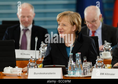 Berlin, Deutschland. 11. Dezember 2014. Treffen von Angela Merkel mit den Ministerpräsidenten der deutschen Bundesländer im Bundeskanzleramt am Dezember 11, 2014 in Berlin, Deutschland. / Foto: Bundeskanzlerin Angela Merkel (CDU), vor dem treffen. Bildnachweis: Reynaldo Chaib Paganelli/Alamy Live-Nachrichten Stockfoto