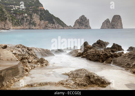 Faraglioni Felsen von Marina Piccola, Capri, Kampanien, Italien Stockfoto