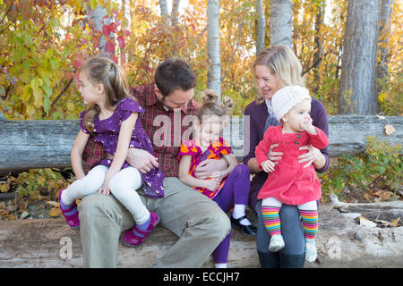 Eine Ctute fünfköpfige Familie während eines Familien-Foto-Shooting in Kalispell, Montana. Stockfoto