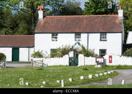 Weiß getünchten Häuschen in Penrice Dorf auf der Gower Halbinsel Wales Stockfoto