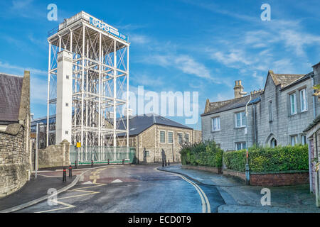 Der Wasserturm am Eingang der Universität Fachhochschule in der renovierten GWR arbeitet im Bahnhof Dorf, Swindon Stockfoto