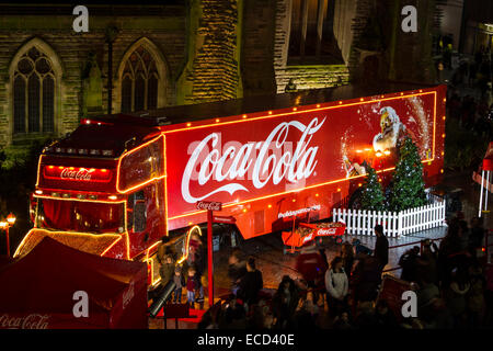 Birmingham, Vereinigtes Königreich. 11. Dezember, 2014.Coca Cola Weihnachtstruck kommt in Birmingham auf seiner Tour von der UK-Credit: Steven Reh/Alamy Live News Stockfoto