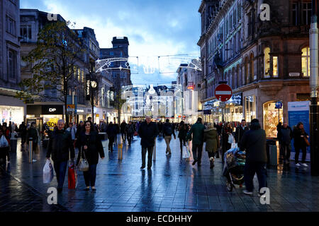 Liverpool Stadtzentrum Kirche Straße Christmas shopping Bereich UK Stockfoto