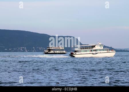 Boot für den transport von Touristen am Gardasee in Norditalien Stockfoto