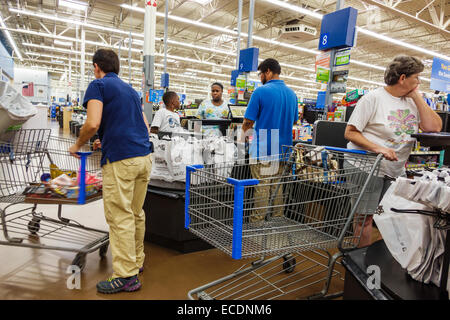 Springfield Illinois, Walmart, Inneneinrichtung, Shopping Shopper Shopper Shop Shops Markt Märkte Marktplatz Kauf Verkauf, Einzelhandel Geschäfte Busine Stockfoto