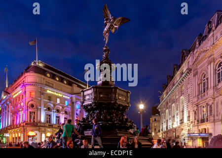 Piccadilly Circus und die Statue des Eros in der Nacht, London, England Stockfoto