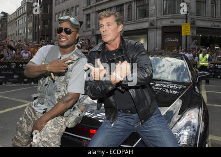 Die 2014 Gumball 3000 kommt auf der Londoner Regent Street. Tausende von Menschen versammelten sich an einem sehr warmen Sonntagnachmittag, fangen einen Blick auf die exotische Autos wie sie ihren Weg nach unten eine der Hauptverkehrsadern der Stadt gemacht. Die Treiber werden in London ruhen. Stockfoto