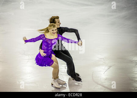 Barcelona, Katalonien, Spanien. 11. Dezember 2014. BETINA POPOVA/YURI VLASENKO (RUS) führen in DANCE JUNIOR - Kurzprogramm bei der ISU Grand Prix of Figure Skating Finale in Barcelona - die ISU Finale des Grand Prix der Eiskunstlauf, an gehalten werden gemeinsam mit dem ISU Junior Grand Prix Final, die Krönung der Grand-Prix-Serie Schaltung in Barcelona stattfindet. Bildnachweis: Matthias Oesterle/ZUMA Wire/ZUMAPRESS.com/Alamy Live-Nachrichten Stockfoto