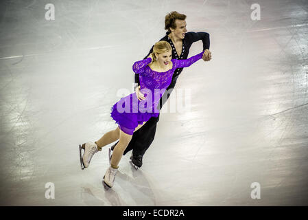 Barcelona, Katalonien, Spanien. 11. Dezember 2014. BETINA POPOVA/YURI VLASENKO (RUS) führen in DANCE JUNIOR - Kurzprogramm bei der ISU Grand Prix of Figure Skating Finale in Barcelona - die ISU Finale des Grand Prix der Eiskunstlauf, an gehalten werden gemeinsam mit dem ISU Junior Grand Prix Final, die Krönung der Grand-Prix-Serie Schaltung in Barcelona stattfindet. Bildnachweis: Matthias Oesterle/ZUMA Wire/ZUMAPRESS.com/Alamy Live-Nachrichten Stockfoto