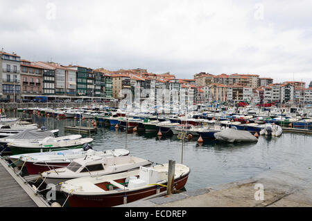 LEKEITIO, Spanien - 4. Juli 2013: Lekeitio (Spanisch: Lequeitio) ist eine Stadt und Gemeinde in der Provinz Biskaya in t Stockfoto