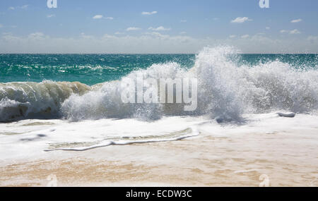 Wellen des karibischen Meeres. Playa Los Cocos. Cayo Largo. Kuba. Stockfoto