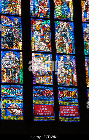 Glasmalerei im inneren Ring Svateho Vita (St. Vitus Cathedral) gotische Kathedrale Prazsky Hrad (Prager Burg), Prag, Tschechien Stockfoto