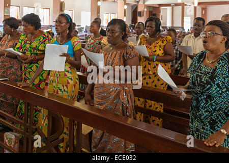 Congegation am Heiligen-Geist-Kathedrale, Adabraka, Accra, Ghana, Afrika Stockfoto