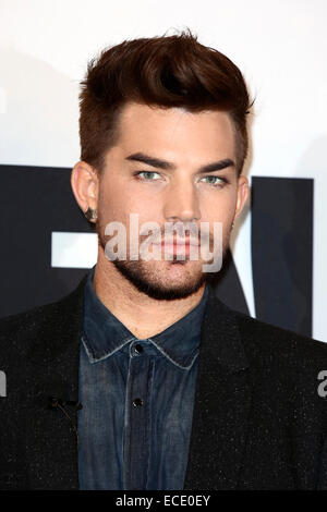 Berlin, Deutschland. 11. Dezember 2014. Amerikanischer Sänger Adam Lambert bei einem Fototermin und Pressekonferenz für die anstehende Tour "Königin und Adam Lambert 2015" im Hotel Ritz Carlton in Berlin, Deutschland. Am 11. Dezember 2014. / Allianz Credit Bild: Dpa picture-Alliance/Alamy Live News Stockfoto