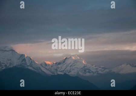Blick auf den Machapuchare Berg bei Sonnenaufgang, Nepal Stockfoto